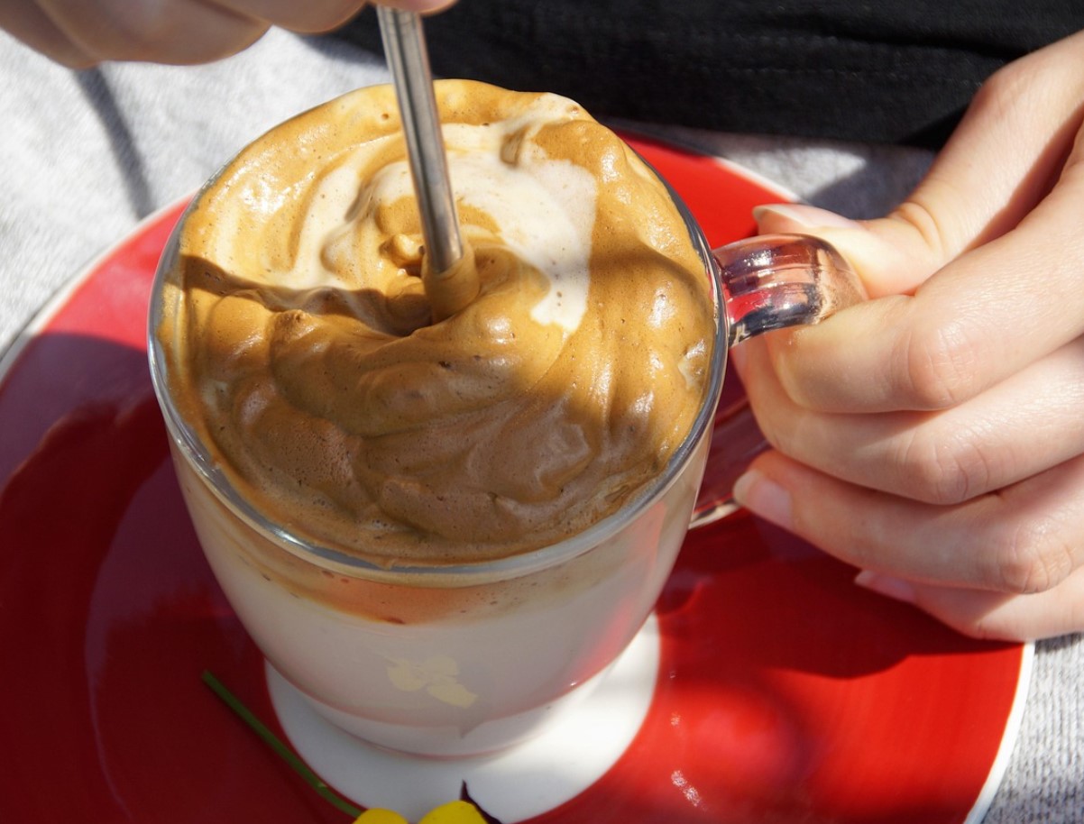 Dalgona coffee - miks see pilvepehme kohv on aastakümneid populaarne ja nüüd Instagramis taas hullust tekitab