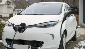 Kas sa tead, mis tegelikult juhtub, kui elektriauto aku teel tühjaks saab - ja kuidas see olukord rahulikult lahendada, ilma et su süda rütmist välja hüppaks?