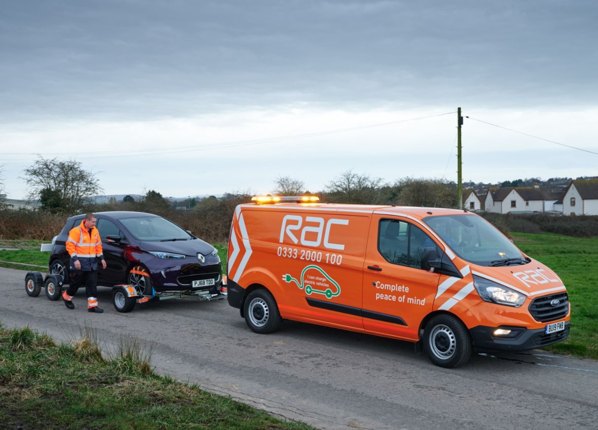 Kas sa tead, mis tegelikult juhtub, kui elektriauto aku teel tühjaks saab - ja kuidas see olukord rahulikult lahendada, ilma et su süda rütmist välja hüppaks?