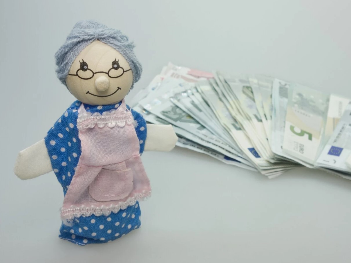 Kas peaaegu 7000 € kuus spetsiaalsed pensionid süüakse lihtsalt riigikassast ära ja jätavad tavalised inimesed alles kõrvale?