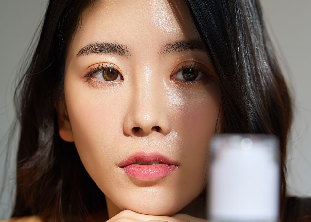 K-beauty saladused avalikustatud! Siin on 10 sammu, mis võivad muuta sinu naha tõeliselt heledaks ja niisutatuks
