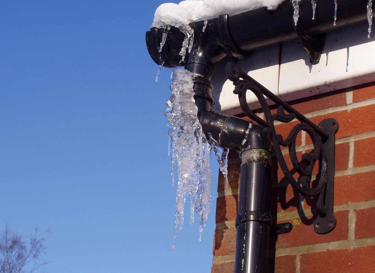 Külmunud torud talvel? Kuidas toime tulla ilma kodust katastroofi tekitamata