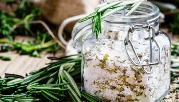 Rosmariin ja jäme sool: miks peaksite neid koos purgis toas hoidma
