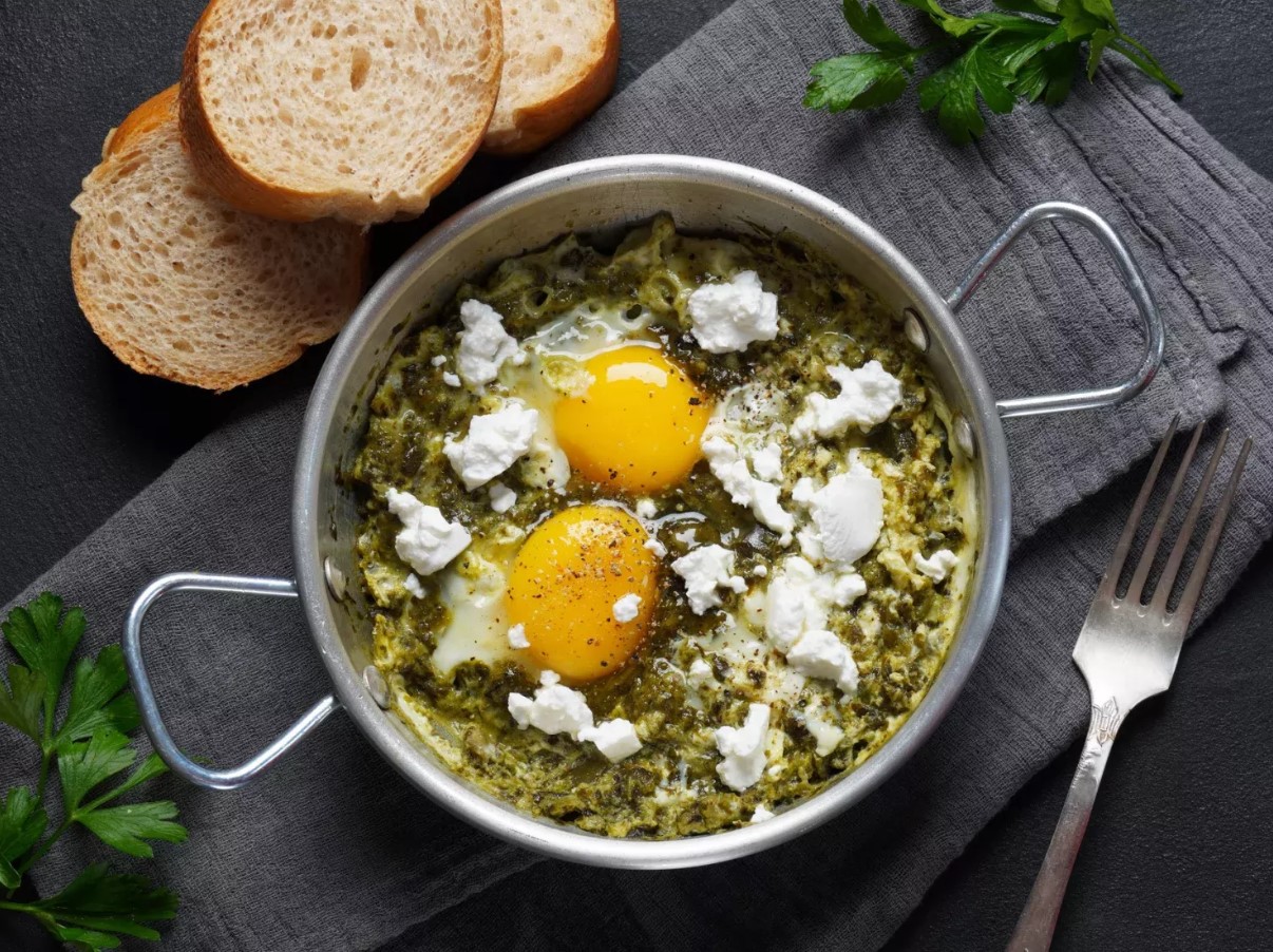 Šakšuka fetajuustuga: üks pann ja kolm einet, mida pead kohe proovima