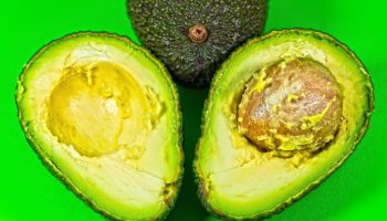 Avokaado kivi tuleb välja sekunditega: TikToker näitab geniaalset trikki