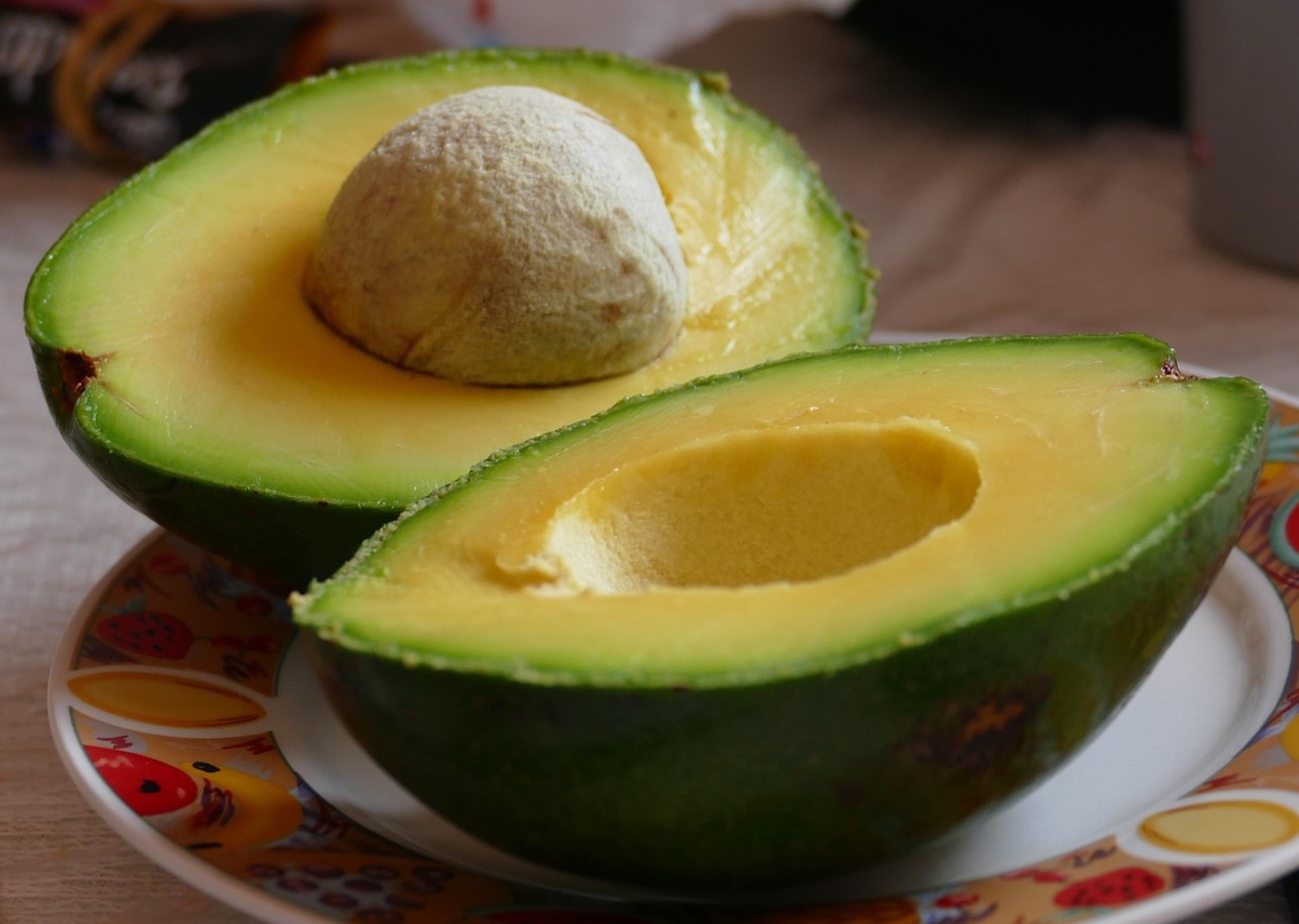 Avokaado kivi tuleb välja sekunditega: TikToker näitab geniaalset trikki