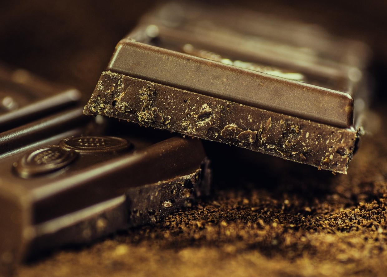 Kõigi šokolaadisõprade šokeeriv avastus: odavad supermarketi tumedad šokolaadid võitsid mahlasemas maitsmises kallid gourmet‑baarid