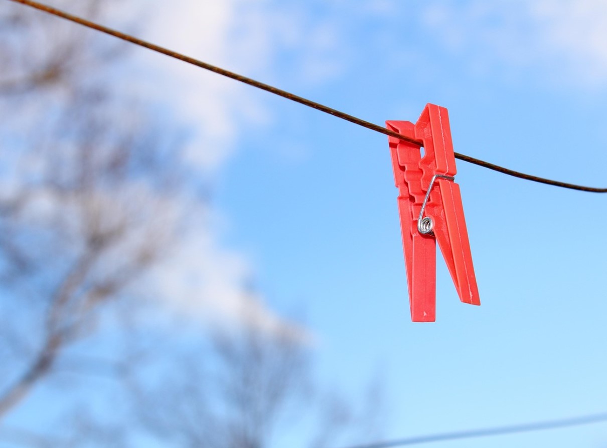 See üks tavaline riideklamber võib muuta su kodu lõhna paremaks kui kallid värskendajad - lihtne nipp, mille igaüks võib proovida