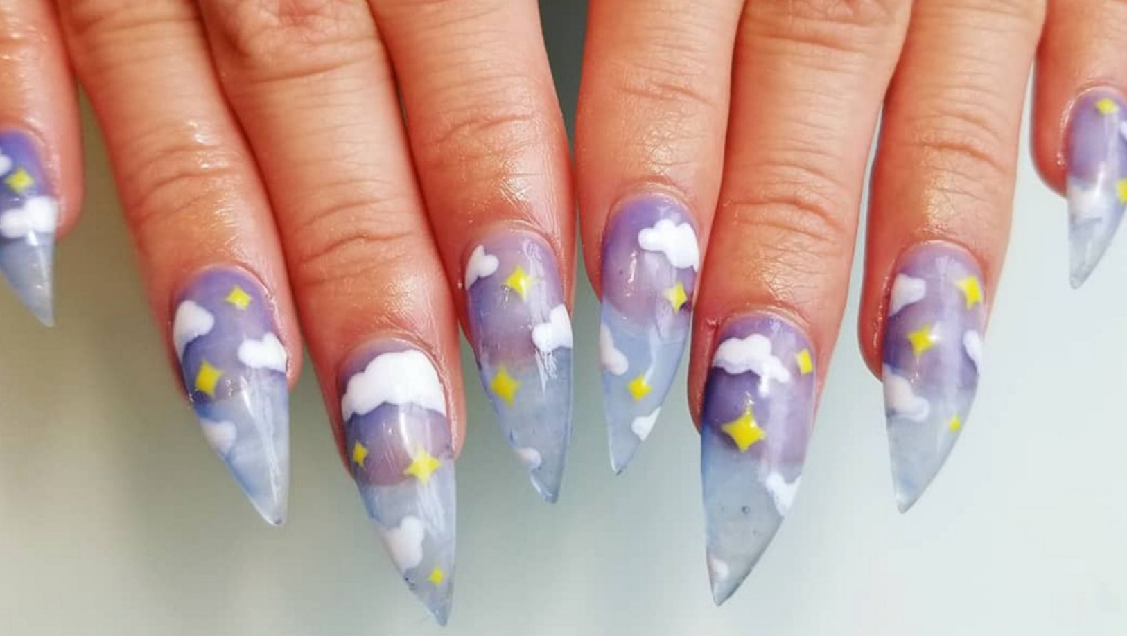 Pilvenooled sinu küüntel - miks see trend teeb nüüd iga iluarmastaja pead pilvedesse viivaks unistajaks