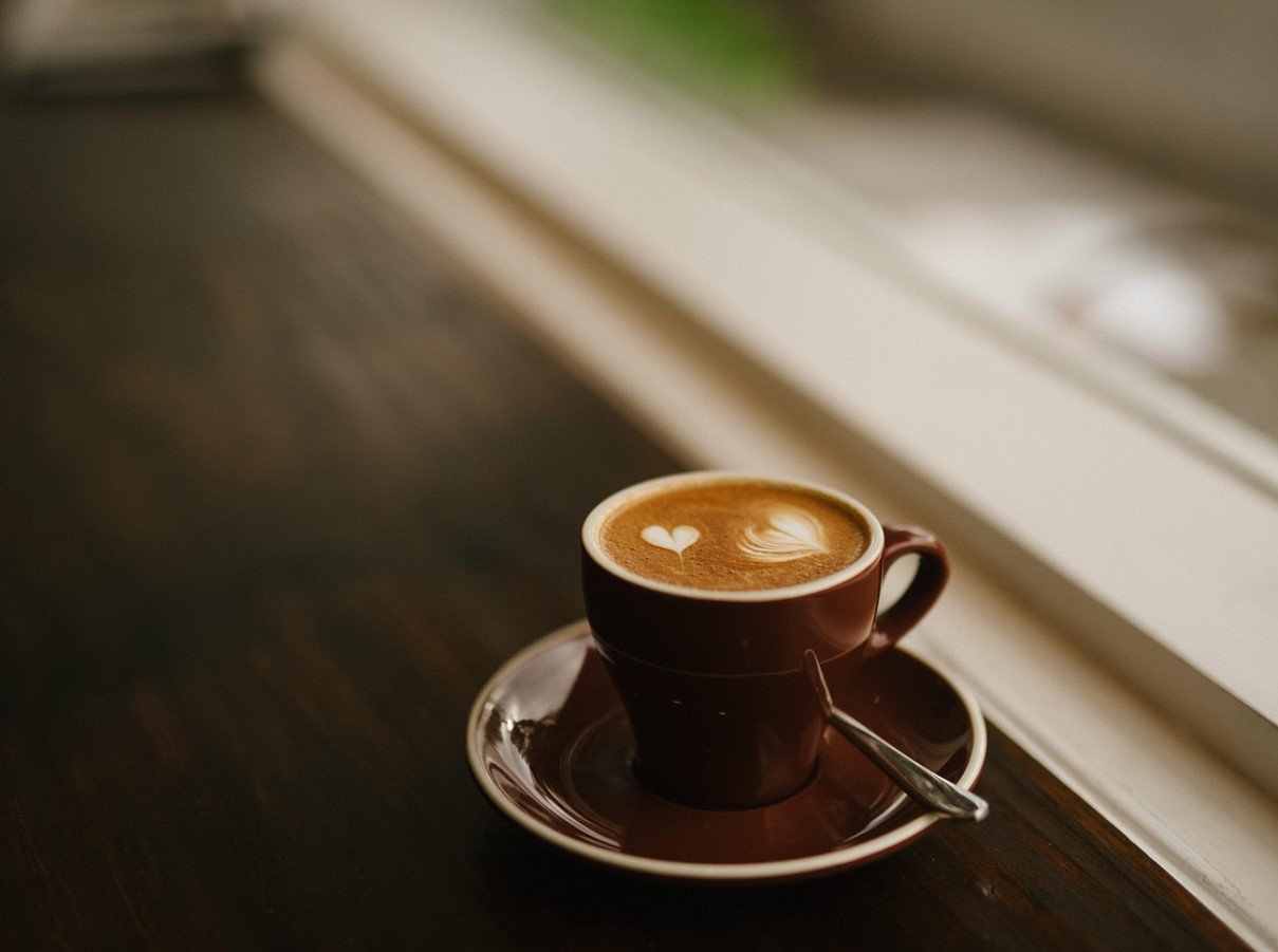 Läbipaistev klaas vs matt kruus: miks klaasist joomine võib aidata Sul rohkem vett juua ja paremini hüdreeritud olla