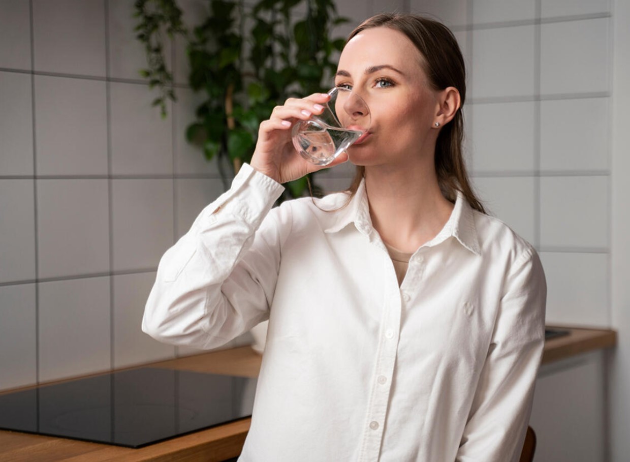 Läbipaistev klaas vs matt kruus: miks klaasist joomine võib aidata Sul rohkem vett juua ja paremini hüdreeritud olla