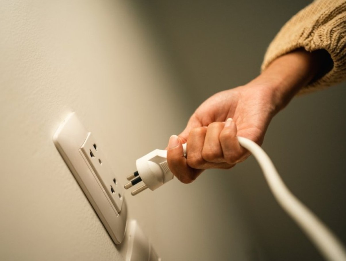 Kas üks nipp pistikust lahti ühendamiseks võib vähendada sinu elektriarvet rohkem, kui arvad?