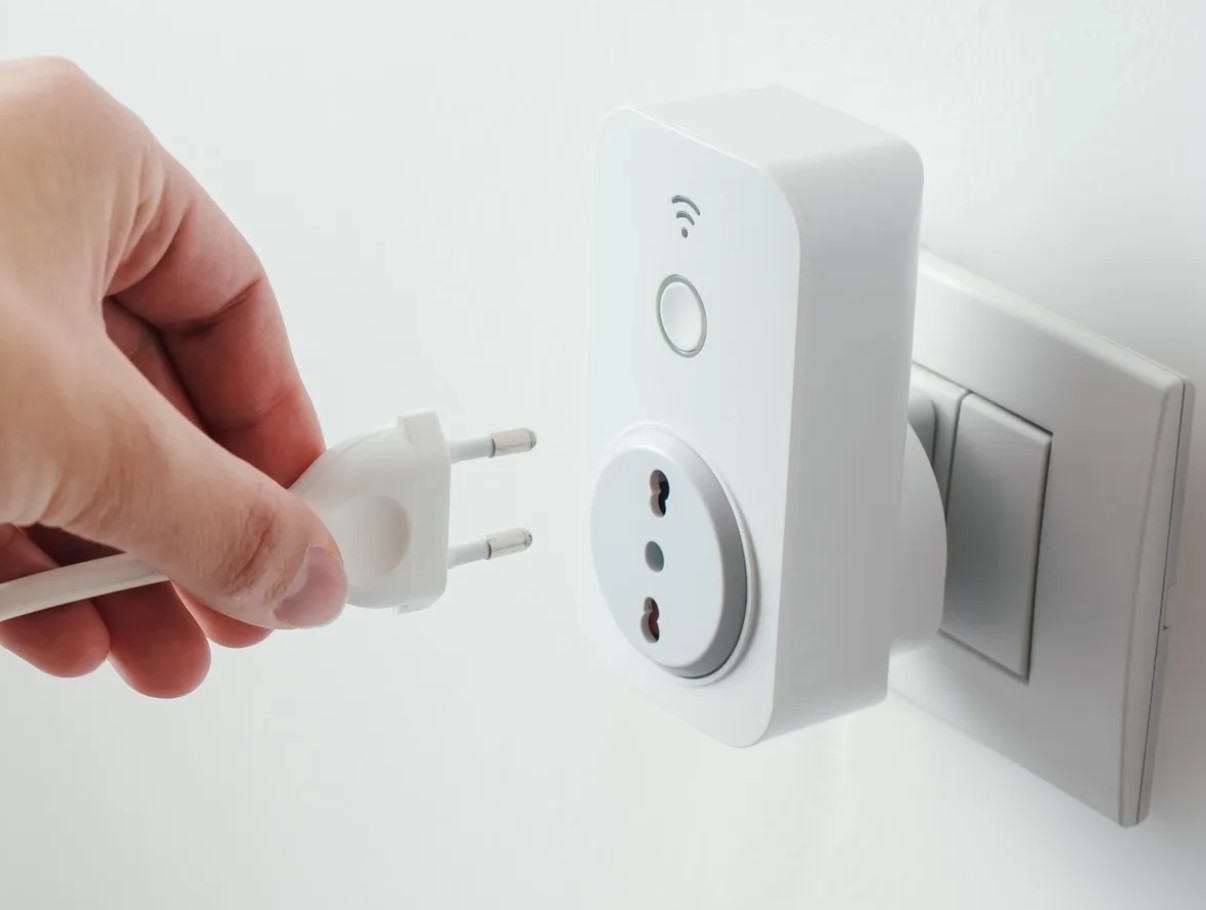 Kas "odav energia‑nipp" pistikusse võib su hoopis ohtu seada ja SINU raha põletada?