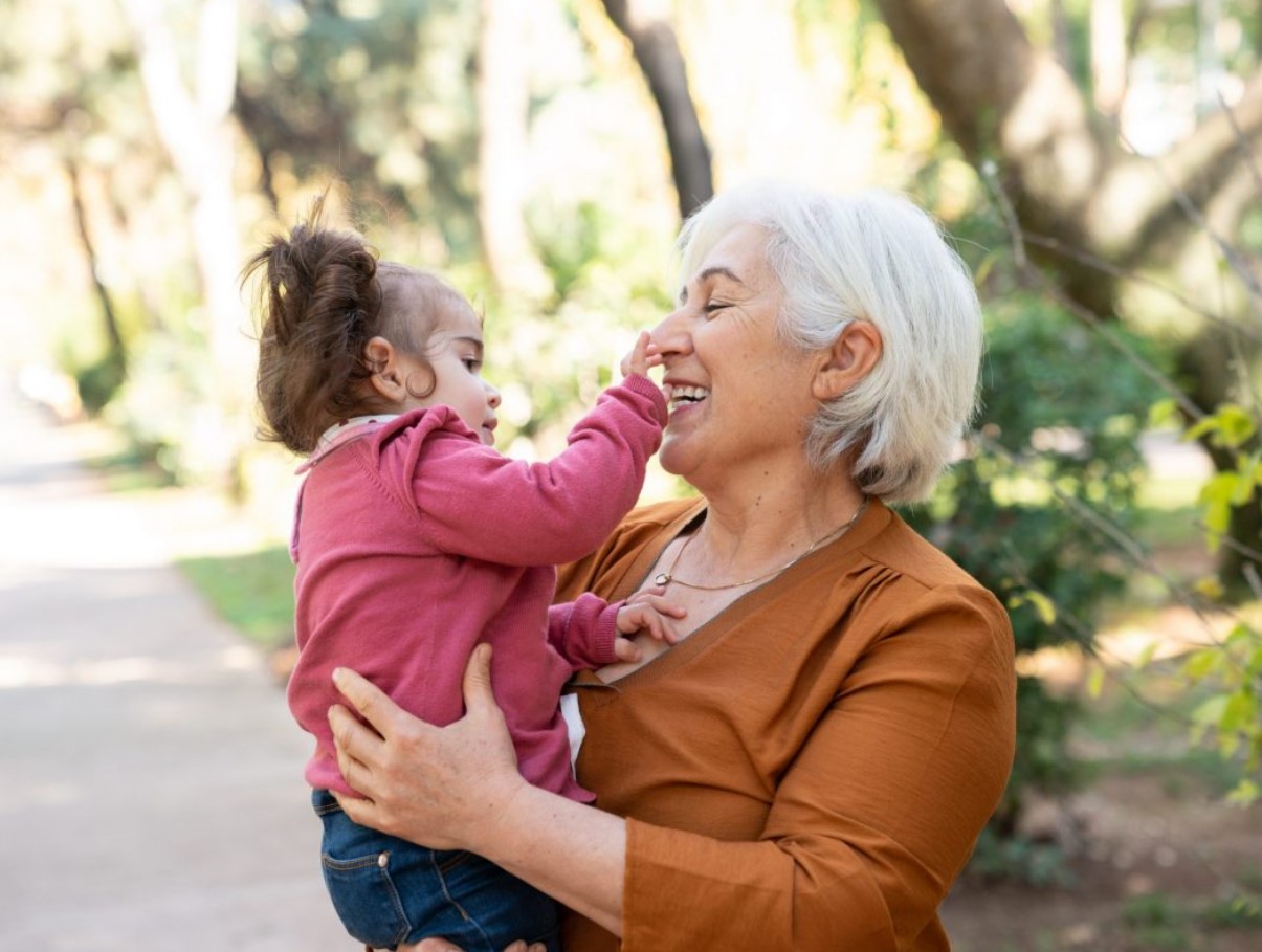 Kas vanaemad ja vanaisad on lapsekasvatuses abiks või takistuseks? See lugu võib su pereelu päriselt muuta