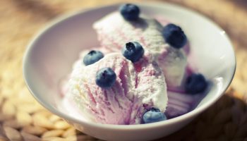 See 5‑minutiline proteiinijäätis vallutab sotsiaalmeediat - kuus maitset, mida tahad kohe proovida