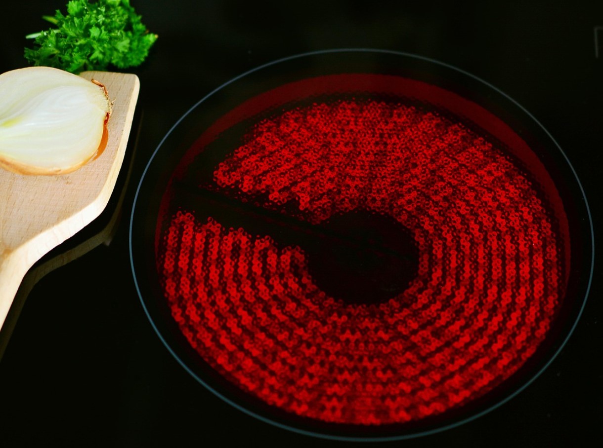 Kas induktsioonpliit ilma õhueemalduseta on mõeldud ainult minimalistidele või võib see sinu köögis päriselt probleeme tekitada?