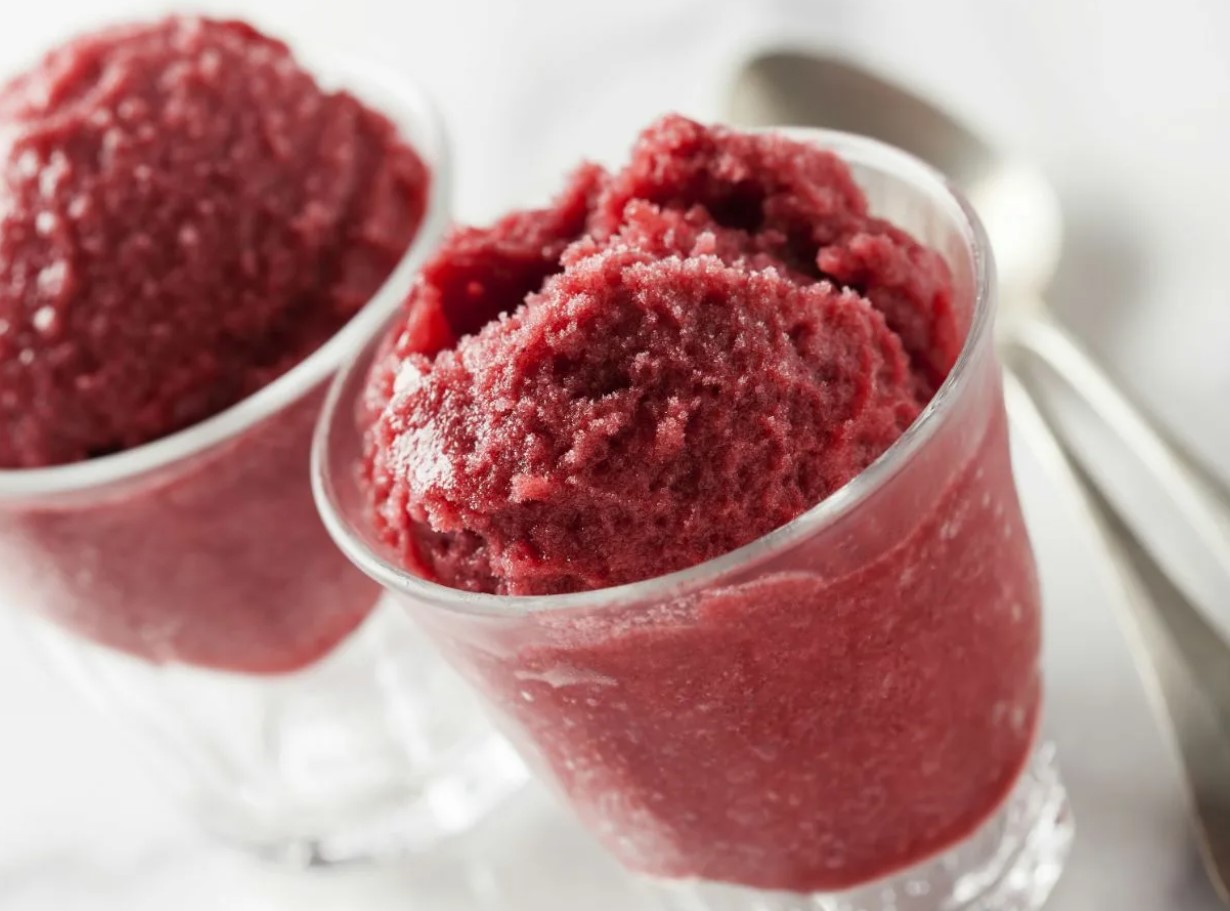 See magustoit on uus talvine trend: jäätis punase veiniga võitis sotsiaalmeedia