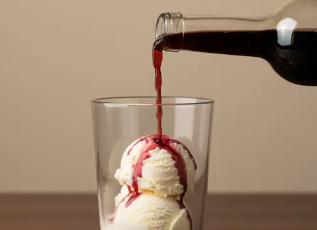See magustoit on uus talvine trend: jäätis punase veiniga võitis sotsiaalmeedia