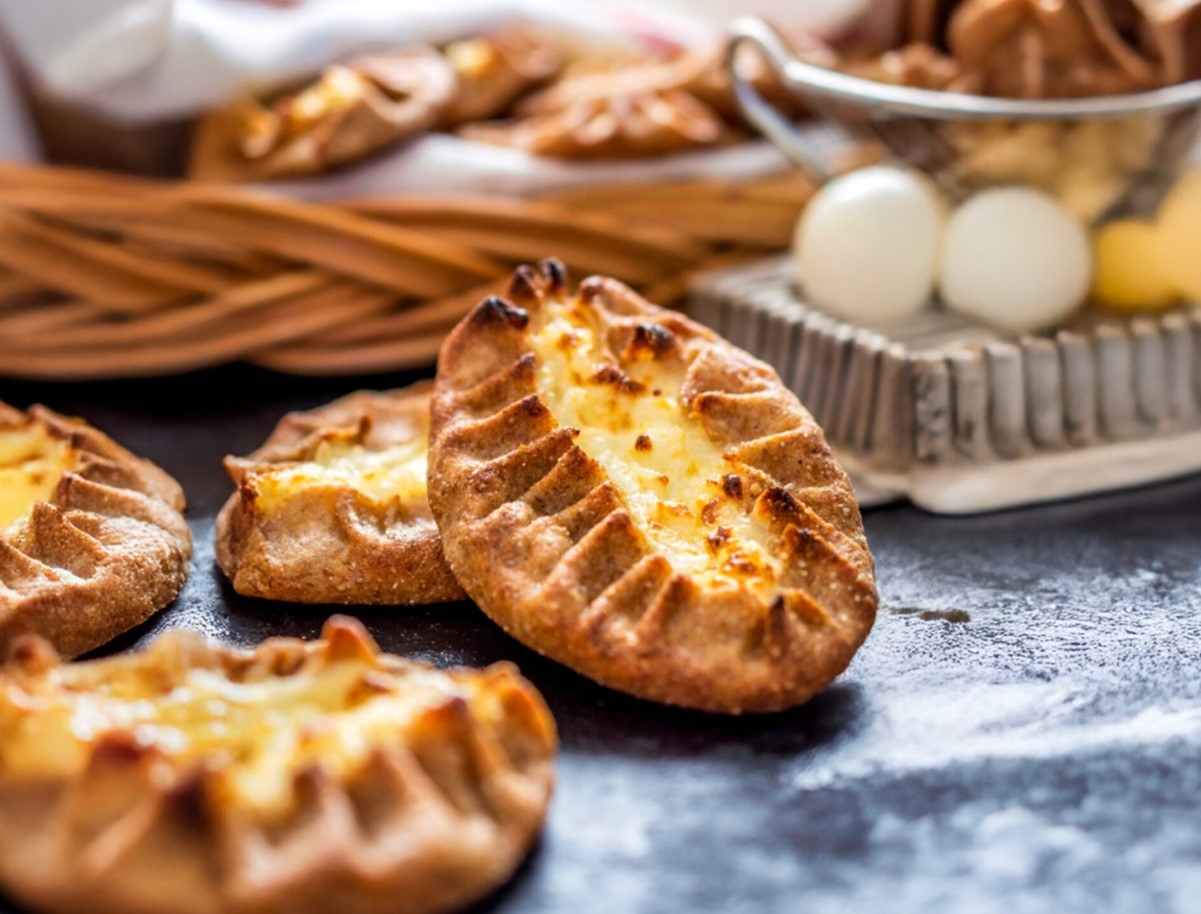 Mistahes vana hea karjalanpiirakas saab uue elu: proovi seda üllatavat trikki vohveliraudaga