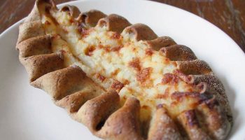 Mistahes vana hea karjalanpiirakas saab uue elu: proovi seda üllatavat trikki vohveliraudaga