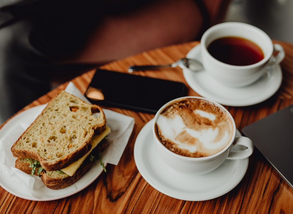 Kas kohvi enne sööki või pärast on parem? Uuringud ütlevad, et see võib su tervist ja enesetunnet üllatavalt mõjutada