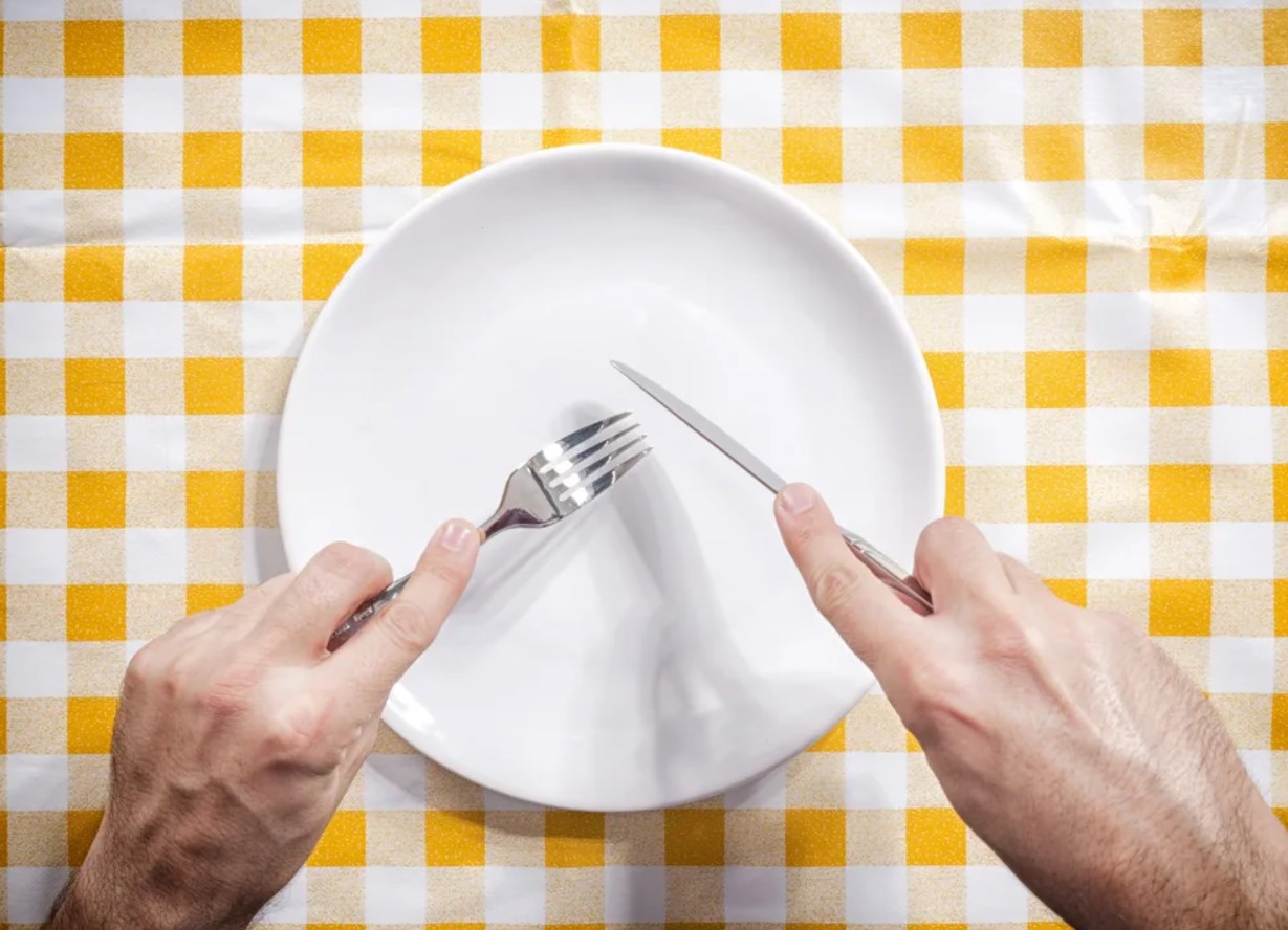 Miks me täiskasvanuna tunneme kohustust alati taldrik tühjaks süüa ja miks see võib meie suhet toiduga rikkuda