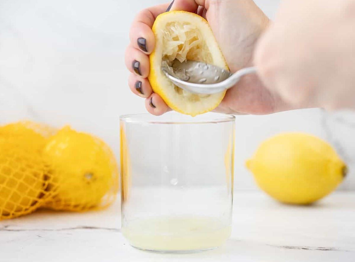 See lihtne kööginipp aitab sul sitruunast saada kogu mehu välja vaid lusikaga - proovi juba täna!