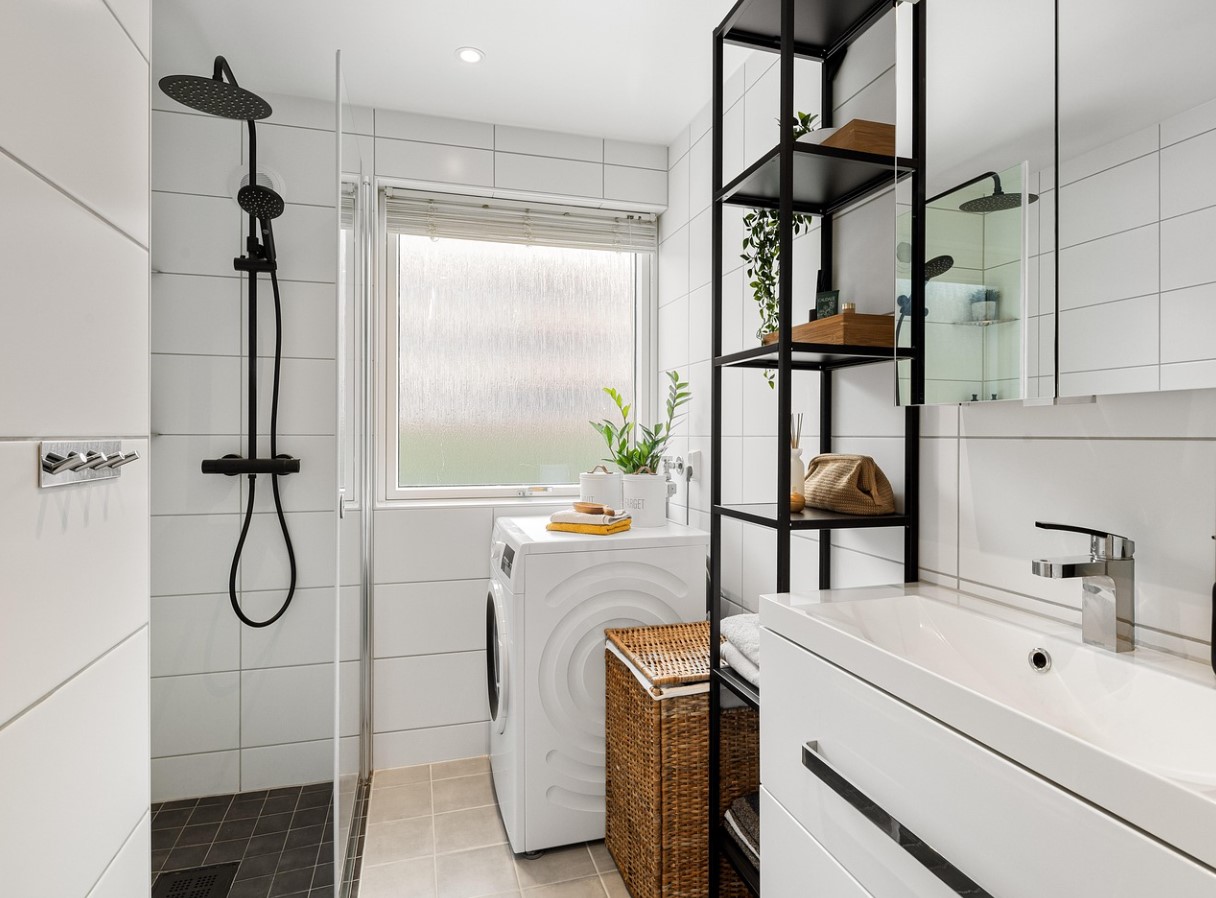 Kas käid duši all samal ajal, kui pesumasin töötab? Ekspert hoiatab, miks see pole hea mõte