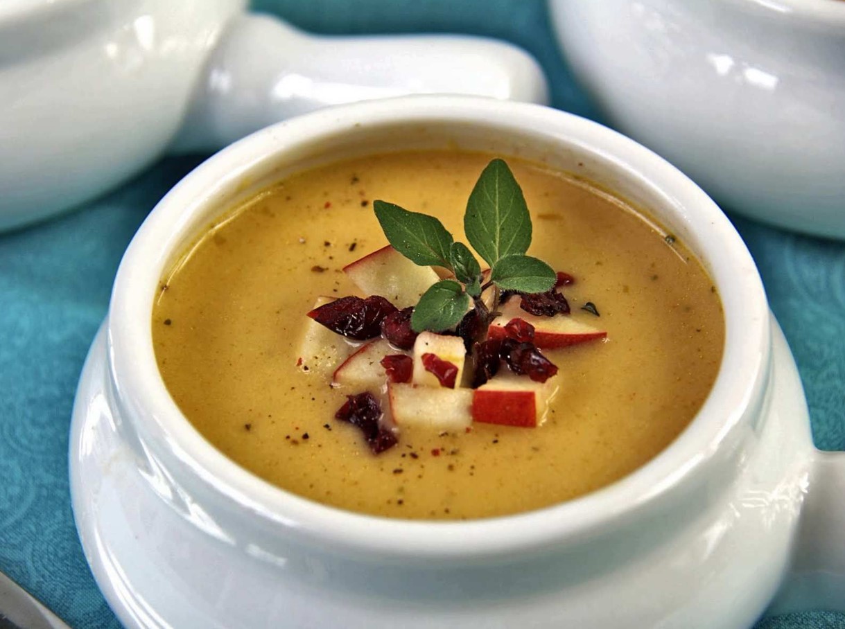 Vanaemad lisasid alati tükikese puljongisse. Puljong oli selge, kuldne ja maitses hästi.