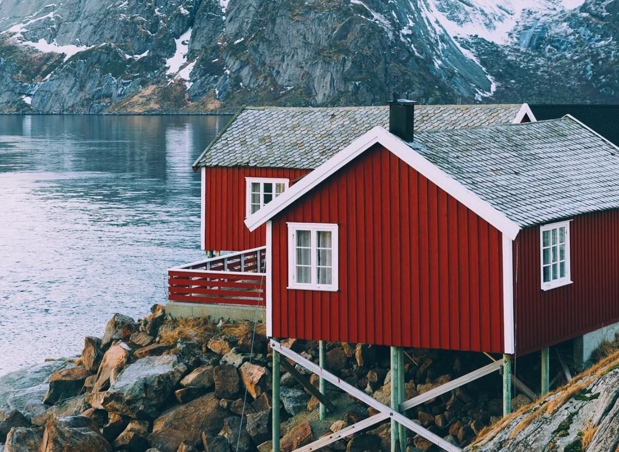 Norras tehakse seda juba 10 aastat, aga meie veel piiname end küsimusega, kuidas teha põrand soojaks ilma kütteta – aitab isegi karmidel külmadel